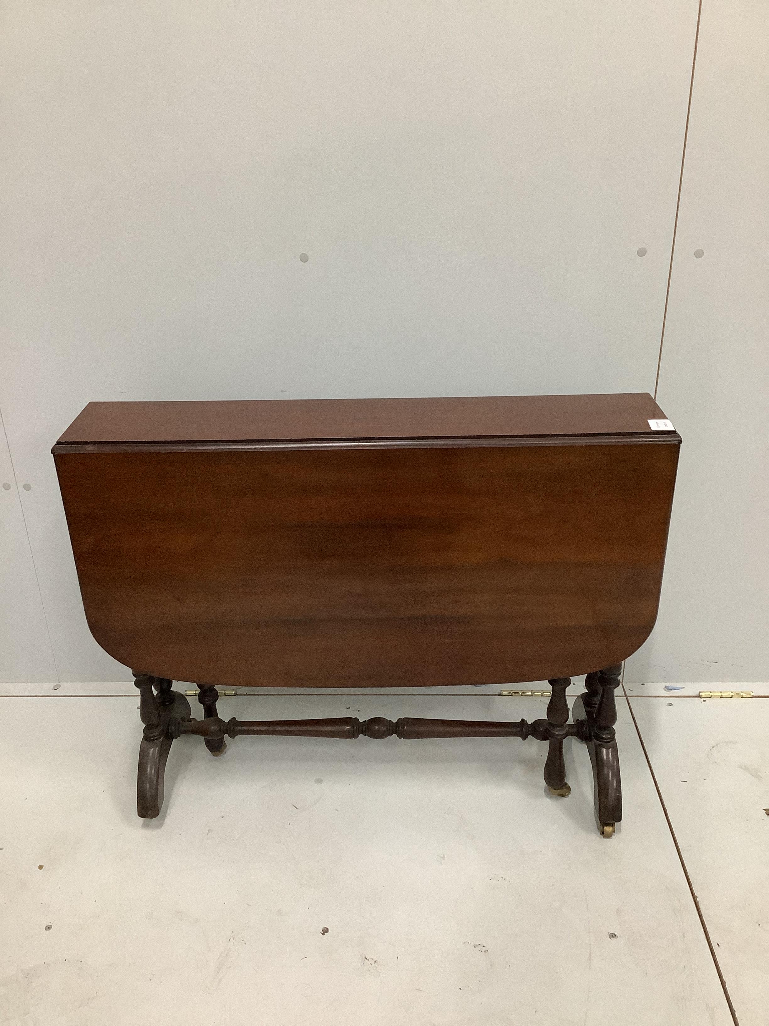 A late Victorian mahogany Sutherland table, width 102cm extended, depth 90cm, height 71cm